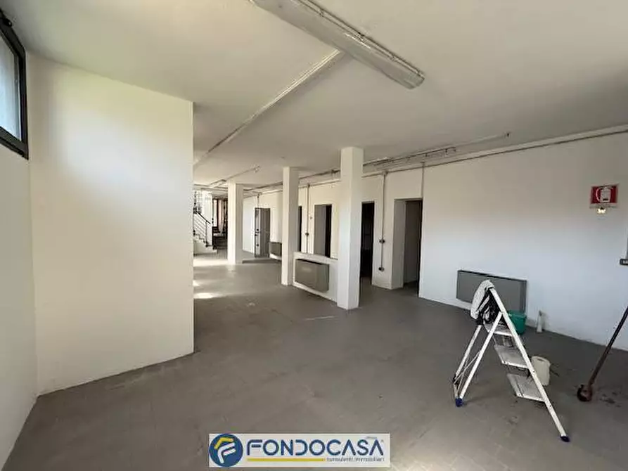 Immagine 17 di Ufficio in affitto  a Adro