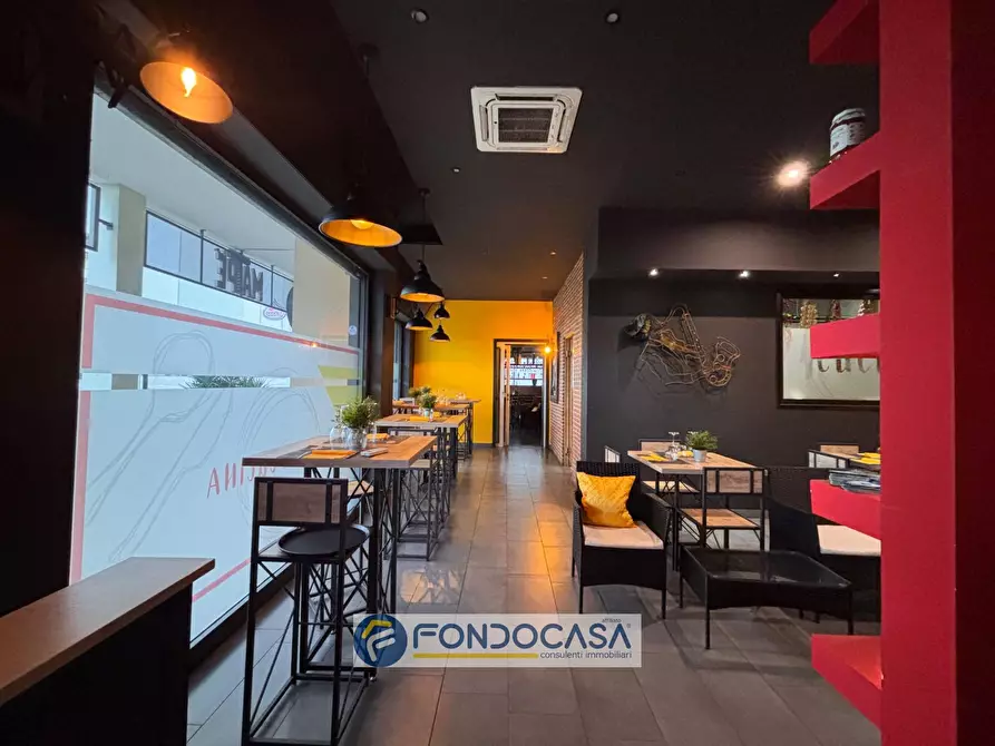 Immagine 7 di Locale commerciale in vendita  in via pasquale grimaldi a Cancello Ed Arnone