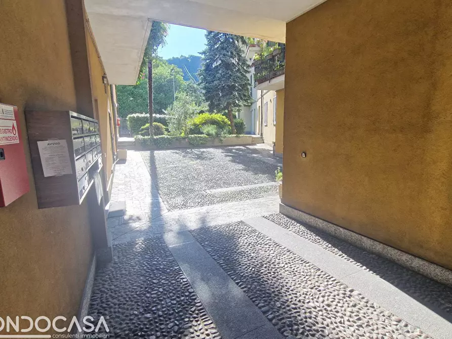Immagine 2 di Appartamento in vendita  in via milano 290 a Como