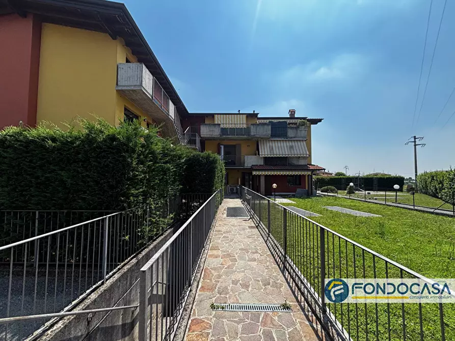 Immagine 3 di Appartamento in vendita  in Via Don P. Caldara a Carobbio Degli Angeli