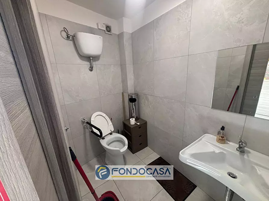 Immagine 30 di Attività commerciale in vendita  in via sambuci 52 a Sant'antimo