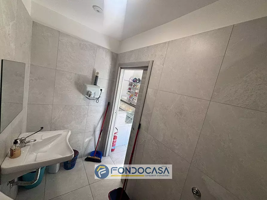 Immagine 29 di Attività commerciale in vendita  in via sambuci 52 a Sant'antimo