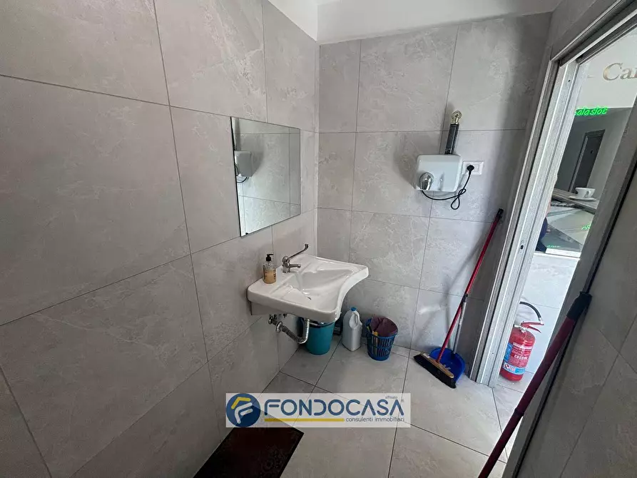 Immagine 28 di Attività commerciale in vendita  in via sambuci 52 a Sant'antimo