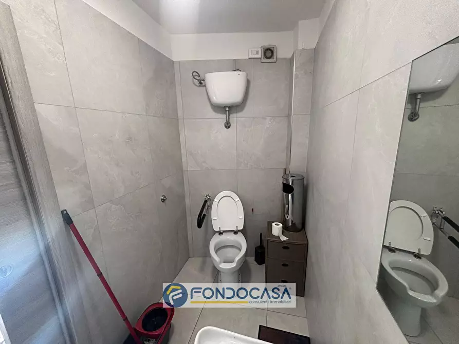 Immagine 27 di Attività commerciale in vendita  in via sambuci 52 a Sant'antimo