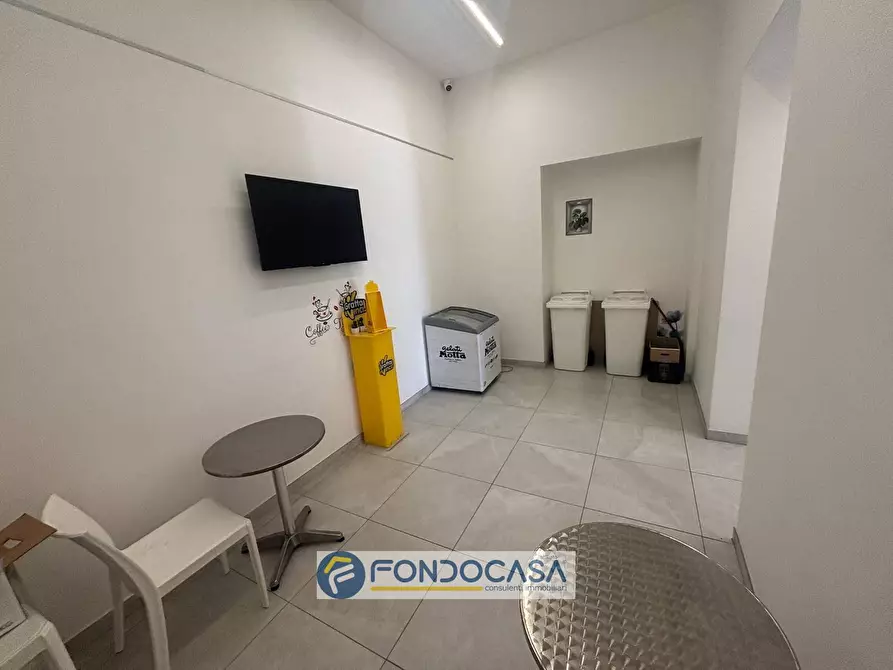 Immagine 26 di Attività commerciale in vendita  in via sambuci 52 a Sant'antimo