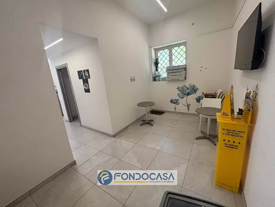 Immagine 23 di Attività commerciale in vendita  in via sambuci 52 a Sant'antimo