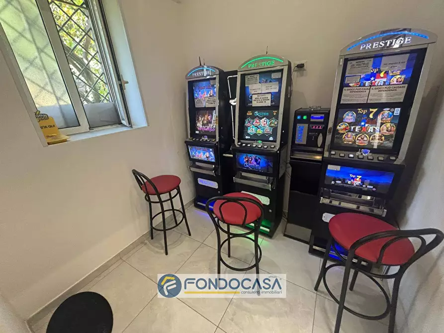 Immagine 22 di Attività commerciale in vendita  in via sambuci 52 a Sant'antimo