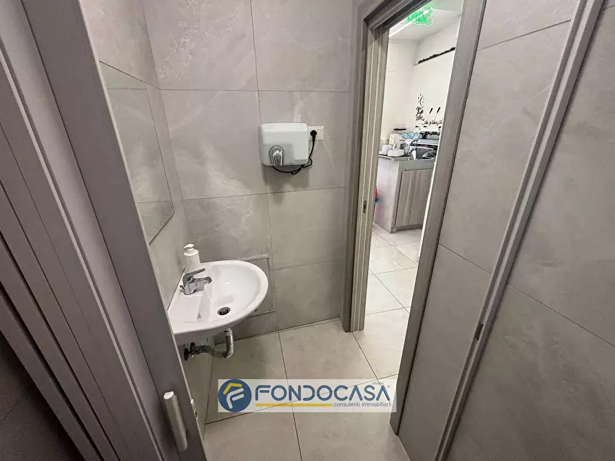 Immagine 17 di Attività commerciale in vendita  in via sambuci 52 a Sant'antimo