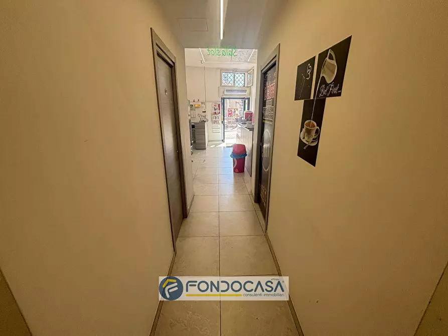 Immagine 15 di Attività commerciale in vendita  in via sambuci 52 a Sant'antimo