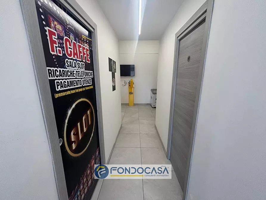 Immagine 14 di Attività commerciale in vendita  in via sambuci 52 a Sant'antimo