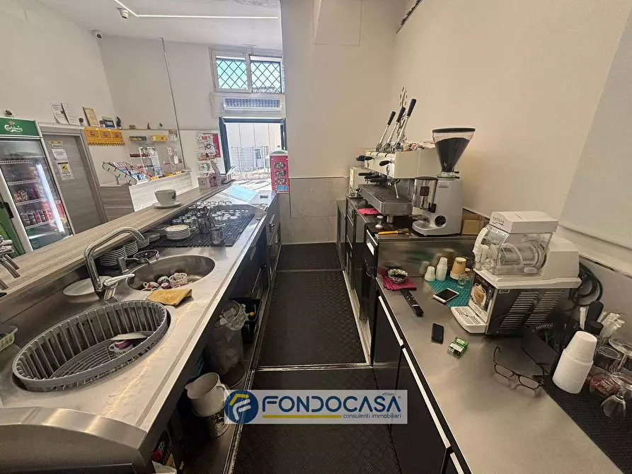 Immagine 11 di Attività commerciale in vendita  in via sambuci 52 a Sant'antimo