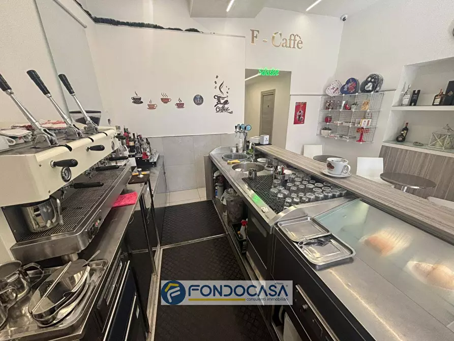Immagine 10 di Attività commerciale in vendita  in via sambuci 52 a Sant'antimo