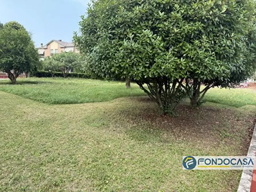 Immagine 2 di Terreno residenziale in vendita  a Azzano San Paolo