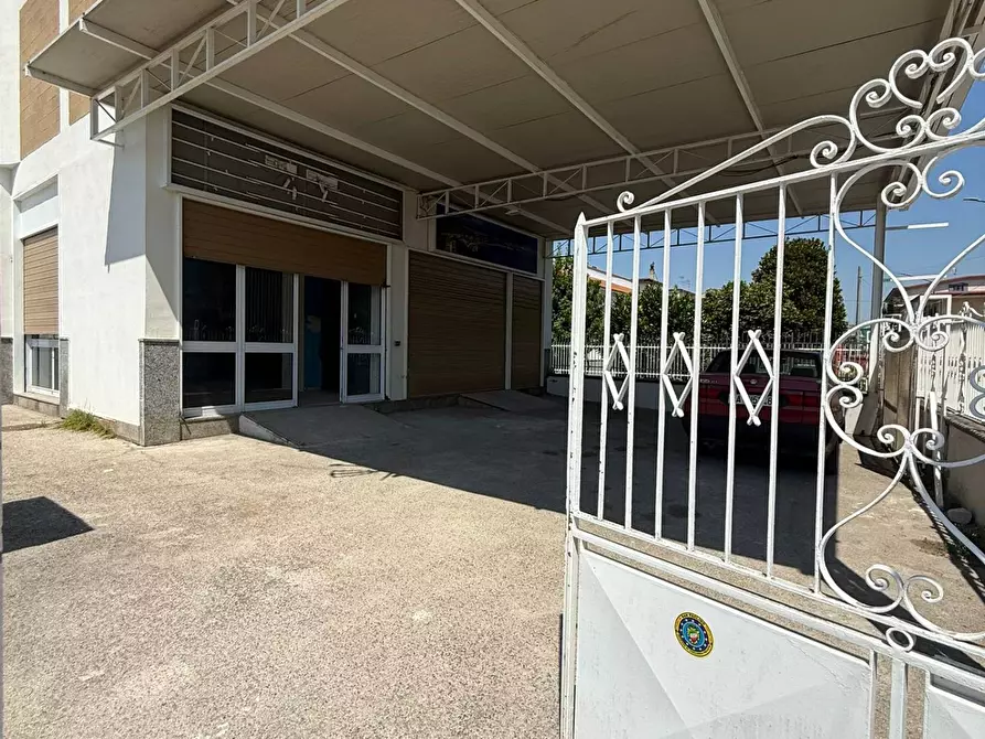 Immagine 1 di Attività commerciale in affitto  a Marigliano