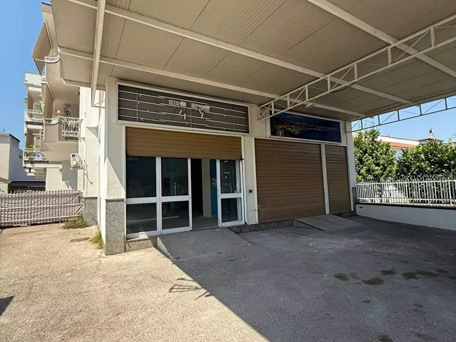 Immagine 2 di Attività commerciale in affitto  a Marigliano