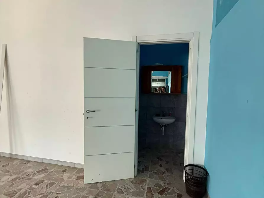 Immagine 9 di Attività commerciale in affitto  a Marigliano