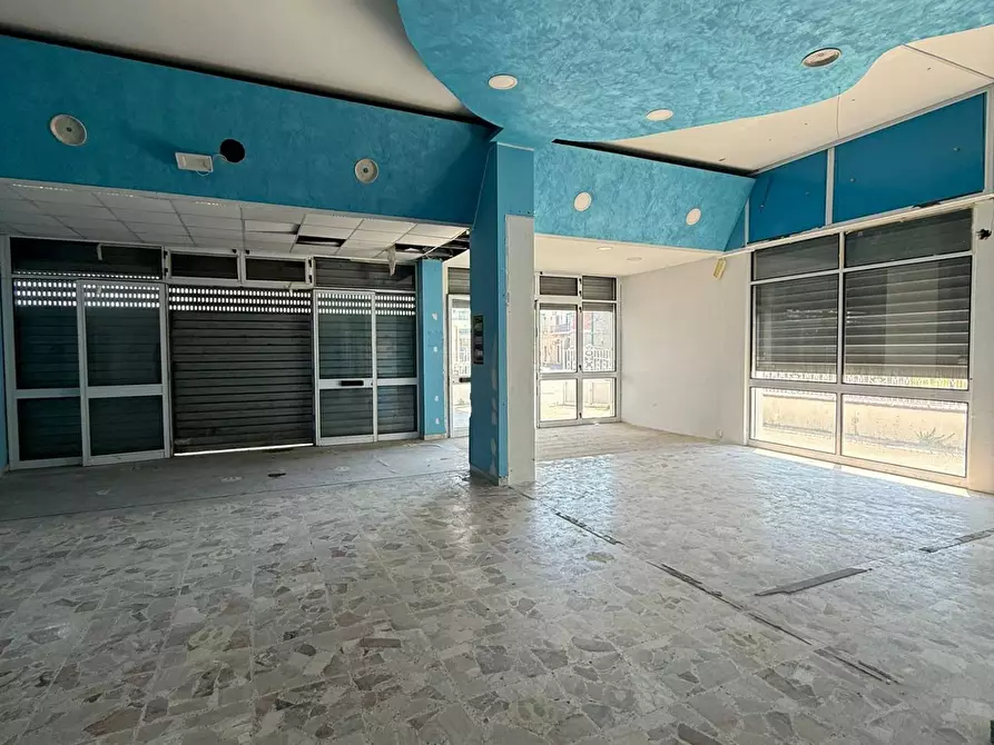 Immagine 4 di Attività commerciale in affitto  a Marigliano