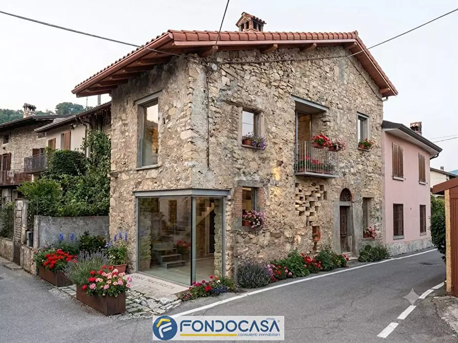 Immagine 2 di Rustico / casale in vendita  24 a Castelli Calepio