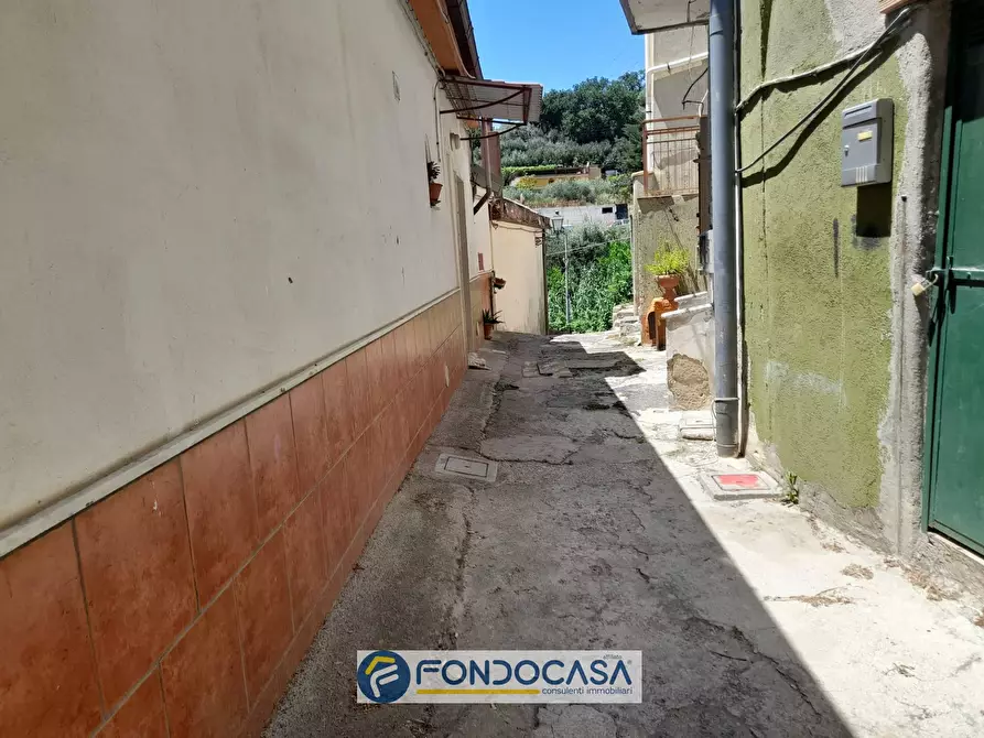 Immagine 6 di Rustico / casale in vendita  in Via Compra 66 a Salerno