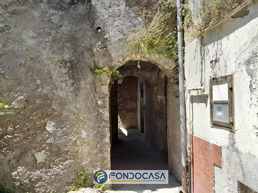 Immagine 9 di Rustico / casale in vendita  in Via Compra 66 a Salerno