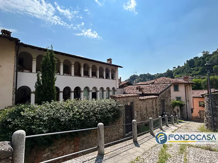 Immagine 1 di Appartamento in vendita  a Bergamo