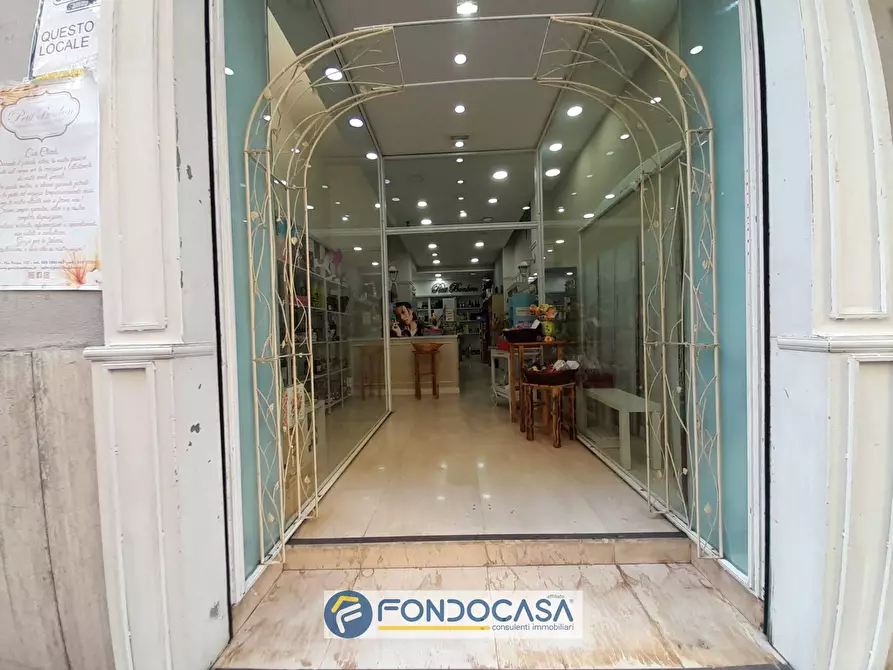 Immagine 10 di Locale commerciale in vendita  in Via Nizza 115 a Salerno