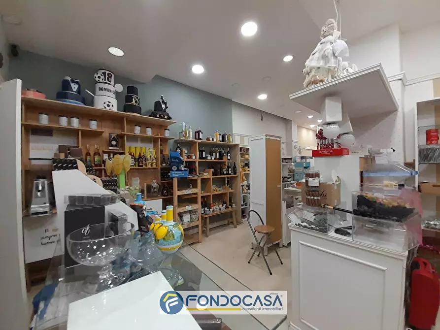 Immagine 13 di Locale commerciale in vendita  in Via Nizza 115 a Salerno