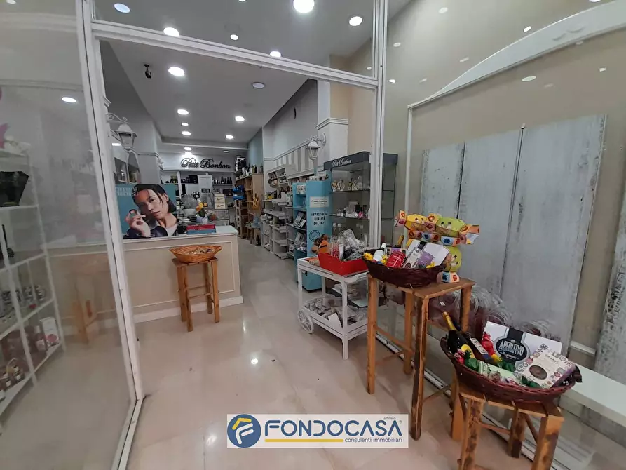 Immagine 9 di Locale commerciale in affitto  in Via Nizza 115 a Salerno