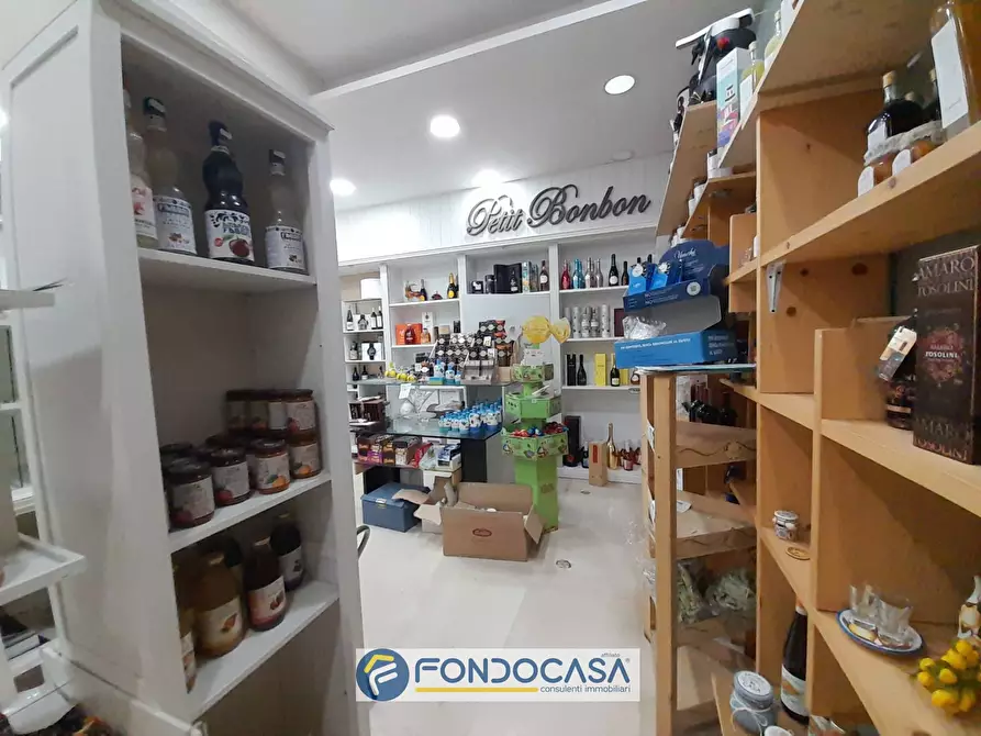 Immagine 11 di Locale commerciale in affitto  in Via Nizza 115 a Salerno