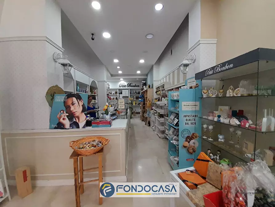 Immagine 12 di Locale commerciale in affitto  in Via Nizza 115 a Salerno