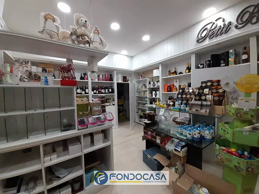Immagine 14 di Locale commerciale in affitto  in Via Nizza 115 a Salerno
