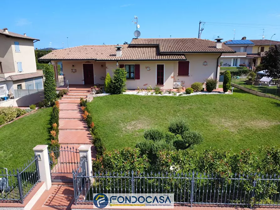 Immagine 1 di Villa in vendita  a Maclodio