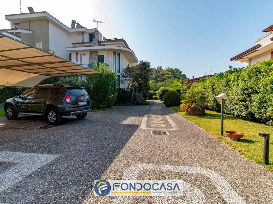 Immagine 3 di Villa in vendita  in via Padova 28A a Battipaglia