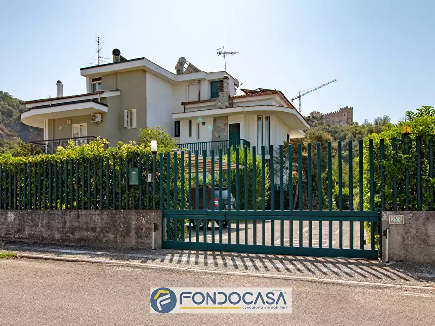 Immagine 2 di Villa in vendita  in via Padova 28A a Battipaglia