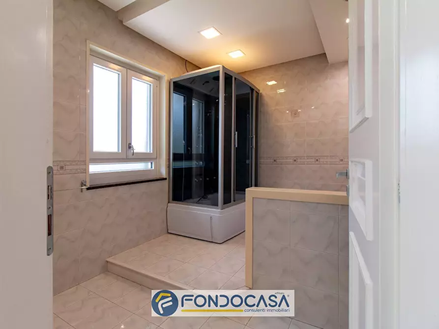 Immagine 40 di Villa in vendita  in via Padova 28A a Battipaglia