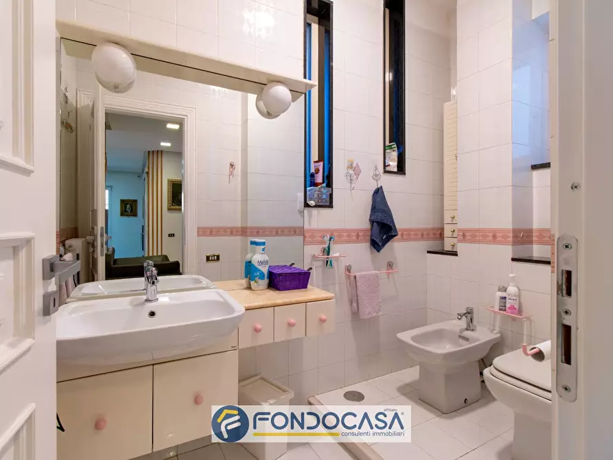 Immagine 33 di Villa in vendita  in via Padova 28A a Battipaglia