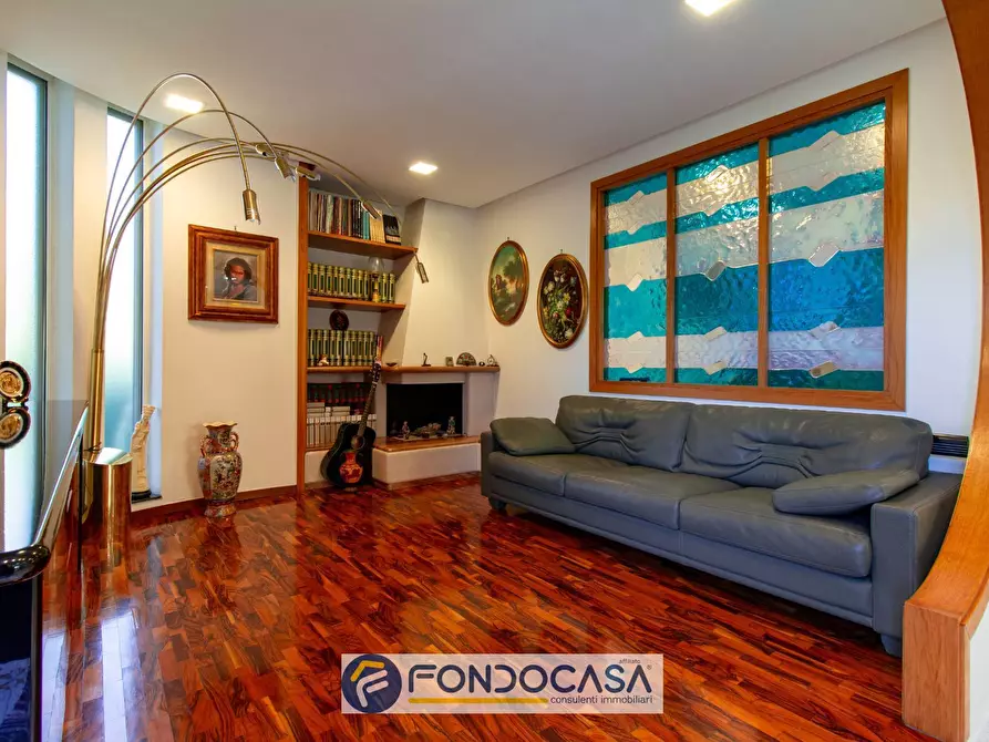 Immagine 27 di Villa in vendita  in via Padova 28A a Battipaglia