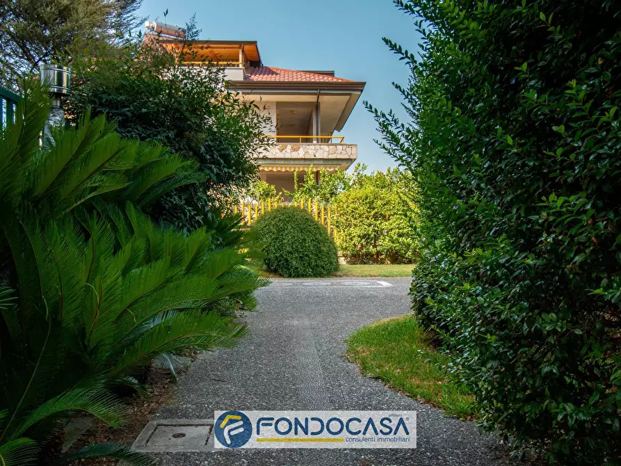 Immagine 7 di Villa in vendita  in via Padova 28A a Battipaglia