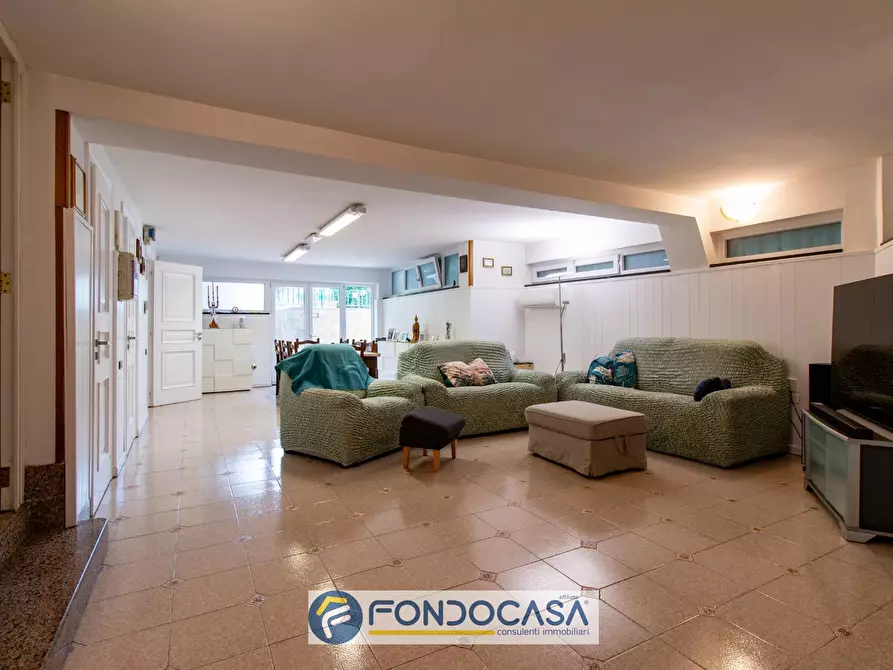 Immagine 10 di Villa in vendita  in via Padova 28A a Battipaglia