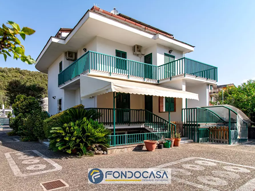 Immagine 1 di Villa in vendita  in via Padova 28A a Battipaglia