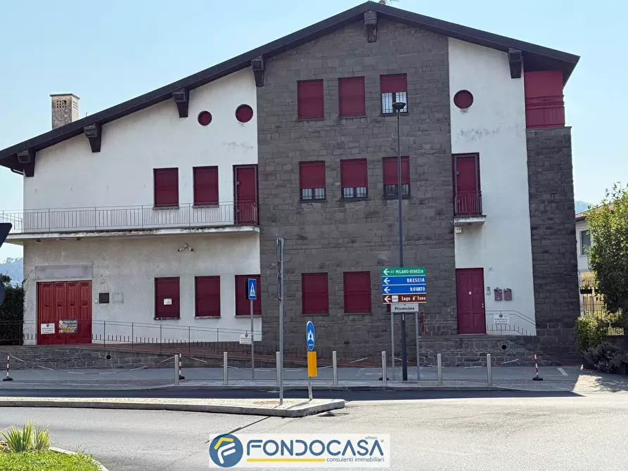 Immagine 2 di Ufficio in affitto  a Adro