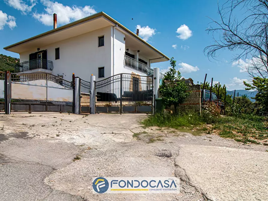 Immagine 3 di Casa semindipendente in vendita  in Via Orazio Flacco 1 a Salerno