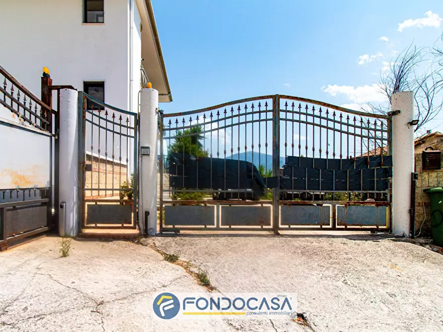 Immagine 2 di Casa semindipendente in vendita  in Via Orazio Flacco 1 a Salerno