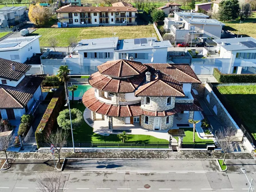 Immagine 1 di Villa in vendita  a Adrara San Martino