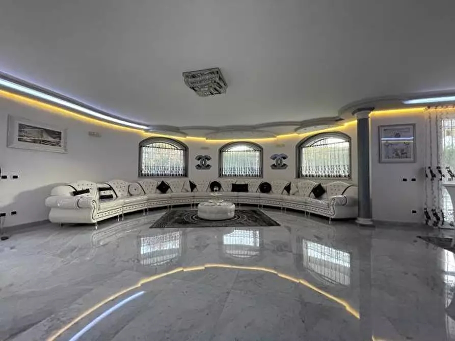 Immagine 4 di Villa in vendita  a Adrara San Martino