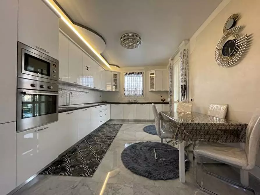 Immagine 6 di Villa in vendita  a Adrara San Martino