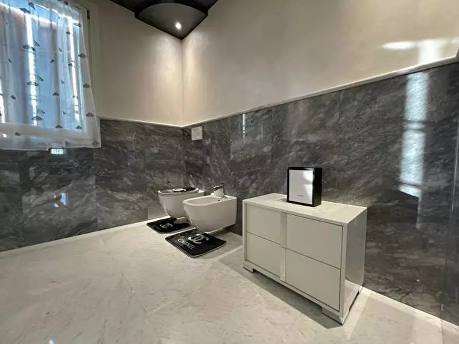 Immagine 9 di Villa in vendita  a Adrara San Martino