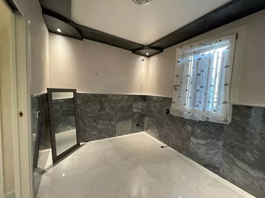 Immagine 10 di Villa in vendita  a Adrara San Martino