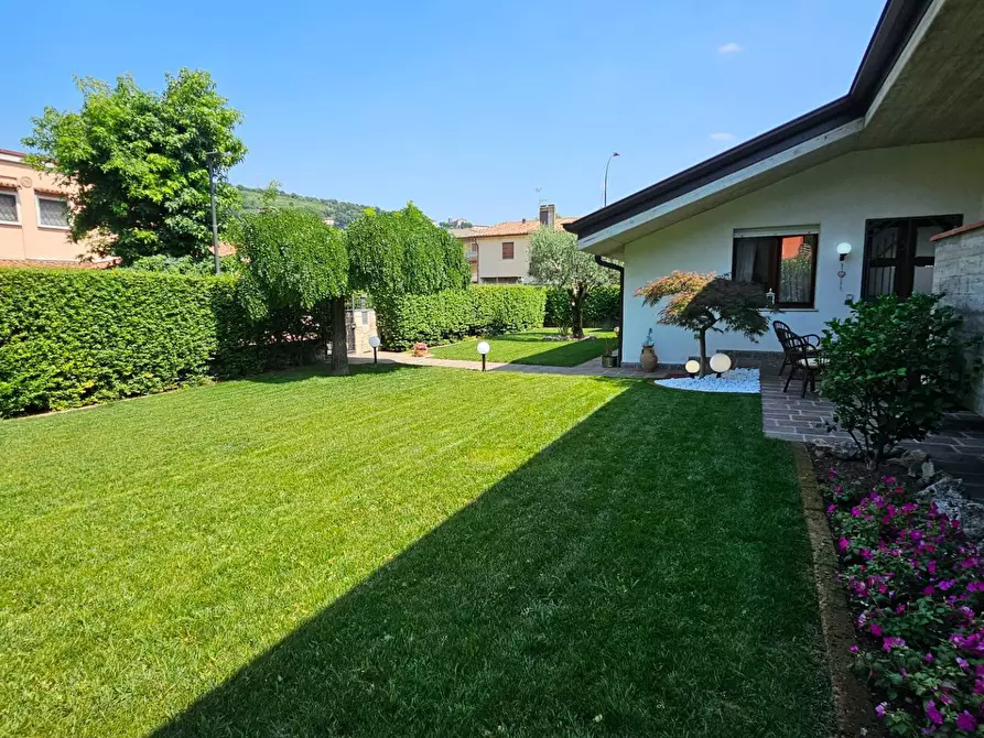 Immagine 10 di Casa semindipendente in vendita  in VIA SAN PIETRO a Adro