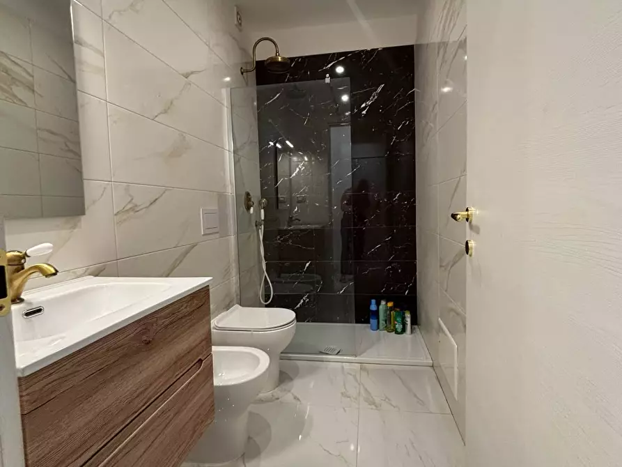 Immagine 9 di Appartamento in vendita  in Via Rocco Galdieri a Salerno